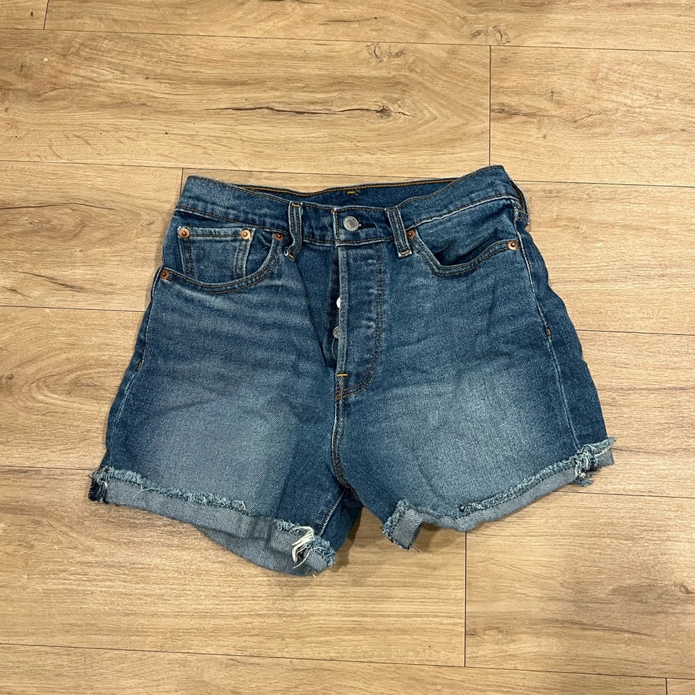 Levi Wedgie Fit Shorts